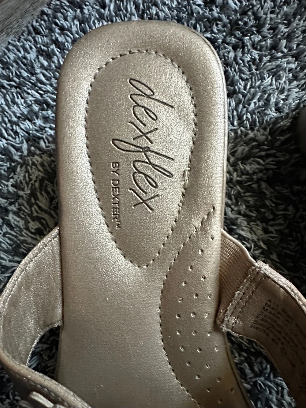 dexflex comfort Women's Metallic Floral Thong Sandals - Champagne Gold